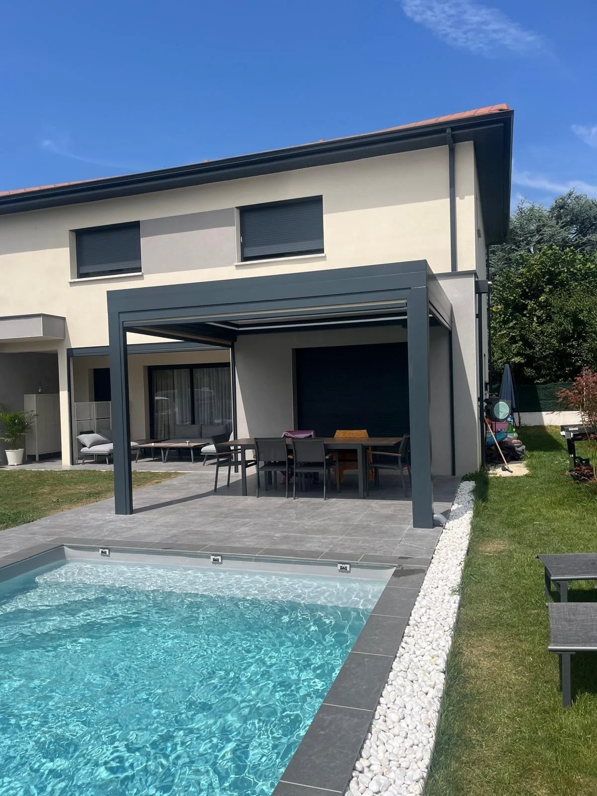 Pergola bioclimatique pour villa